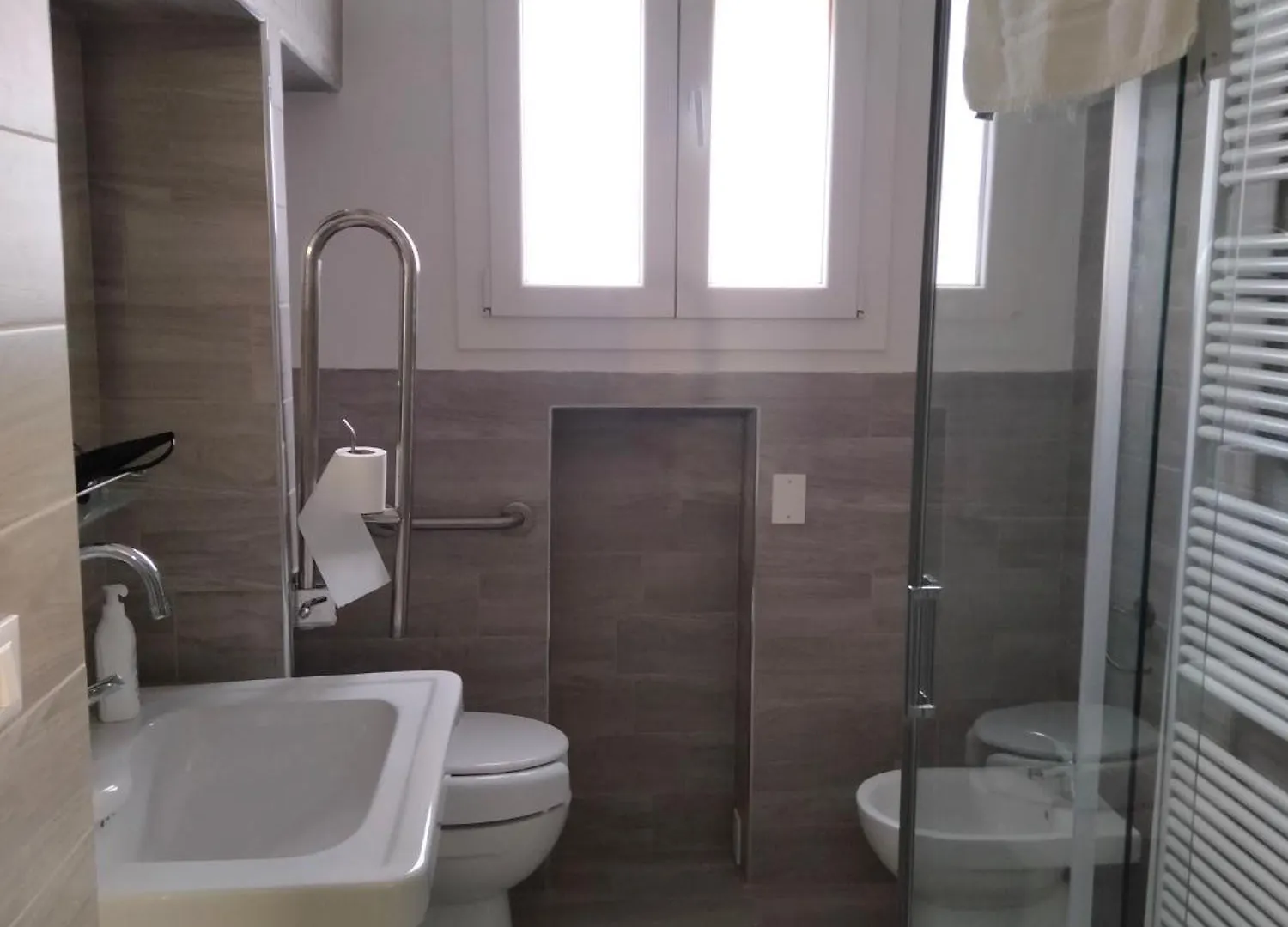 Guest house Piazza Santo Stefano 6 Rooms - By Bolognacentro Luxuryh Italy